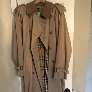 Men’s Authentic Burberry Trench Coat Mens Size 44L